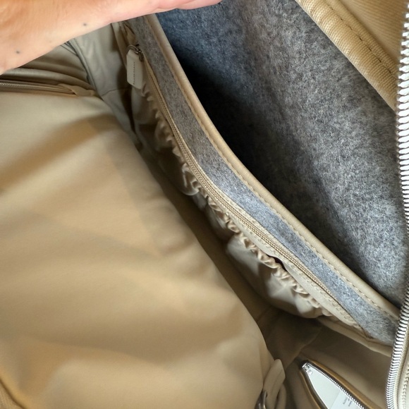 Mono’s metro backpack in ivory - Picture 4 of 10